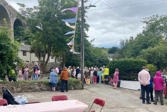 Flags fly as everyone gathers to see the winners